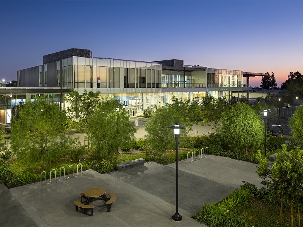 MESA COMMUNITY COLLEGE COMMONS CAFETERIA AND BOOKSTORE Baker MESA COMMUNITY COLLEGE COMMONS CAFETERIA AND BOOKSTORE Baker